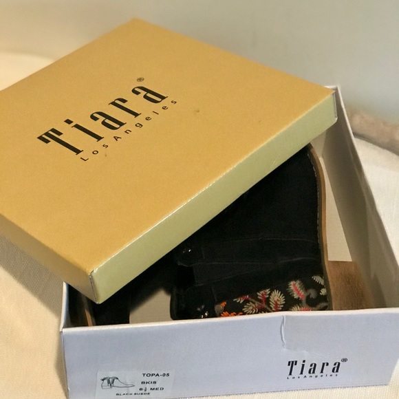 ✴️LAST ONE✴️ SIZE 7- WOMEN’S EMBROIDERED BOOTIES IN BLACK - Picture 4 of 9